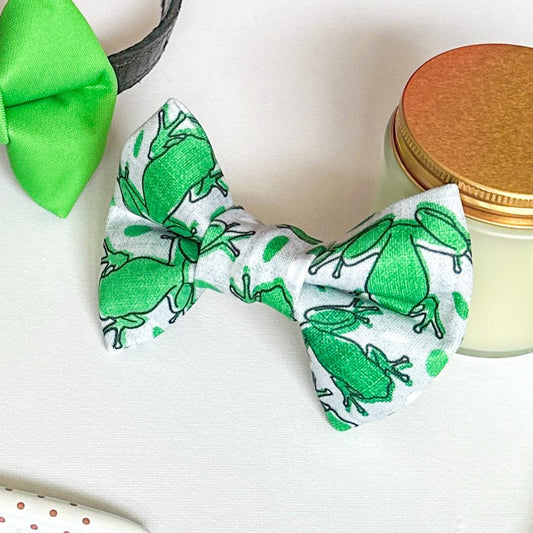 Neon Fun Weatherproof Bowties - Green Frogs